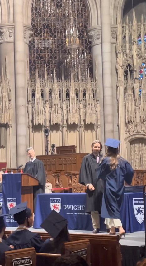 Донька Горбачової Поліна Нікітіна отримує нагороди