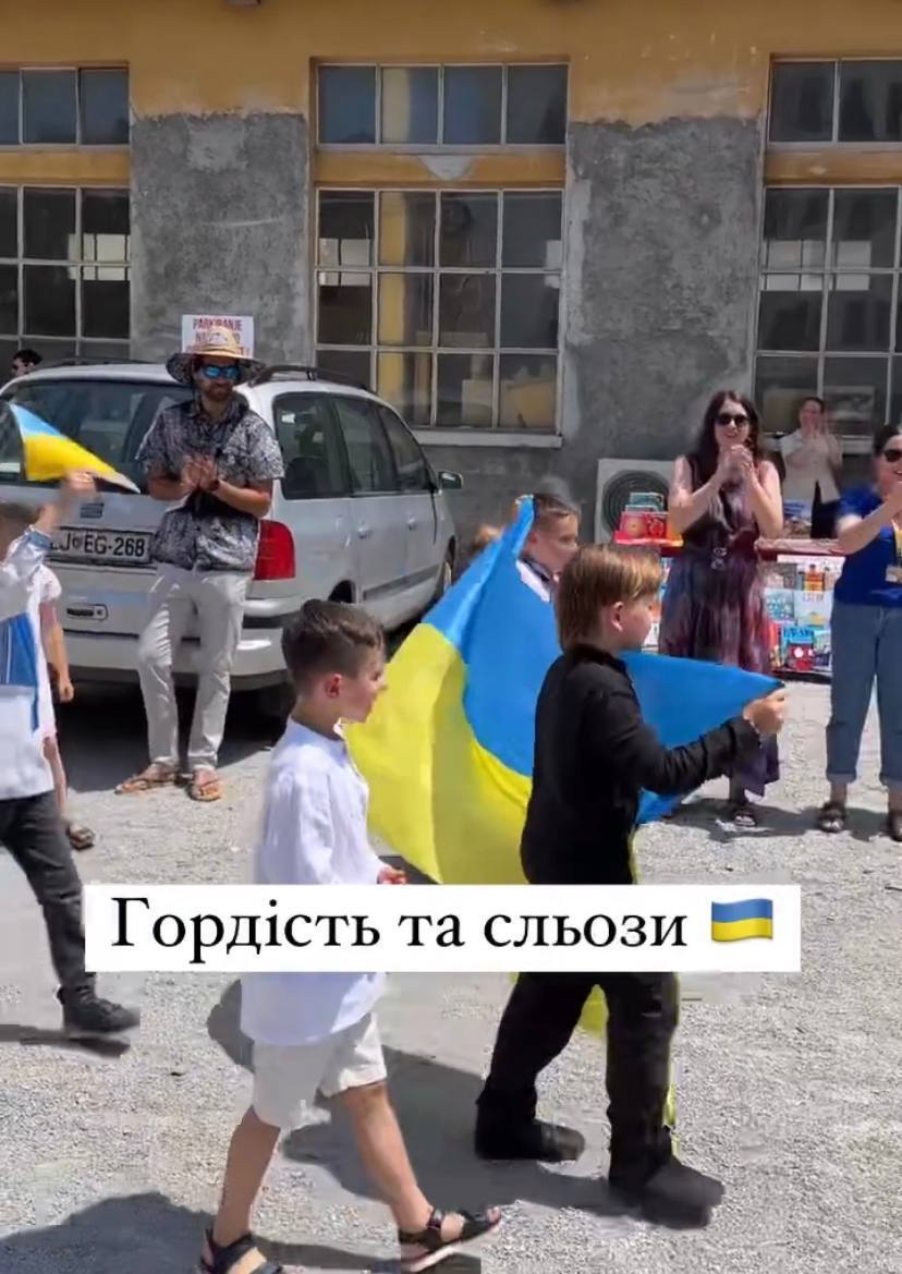 Київська рестораторка Олена Борисова показала, як її діти святкують День нації у польській школі