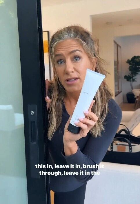 Дженіфер Еністон і засіб для волосся