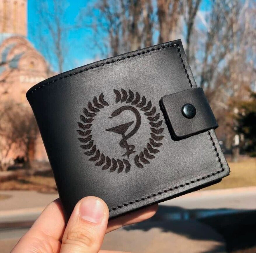 Именный кошелек – вариант подарка для отца