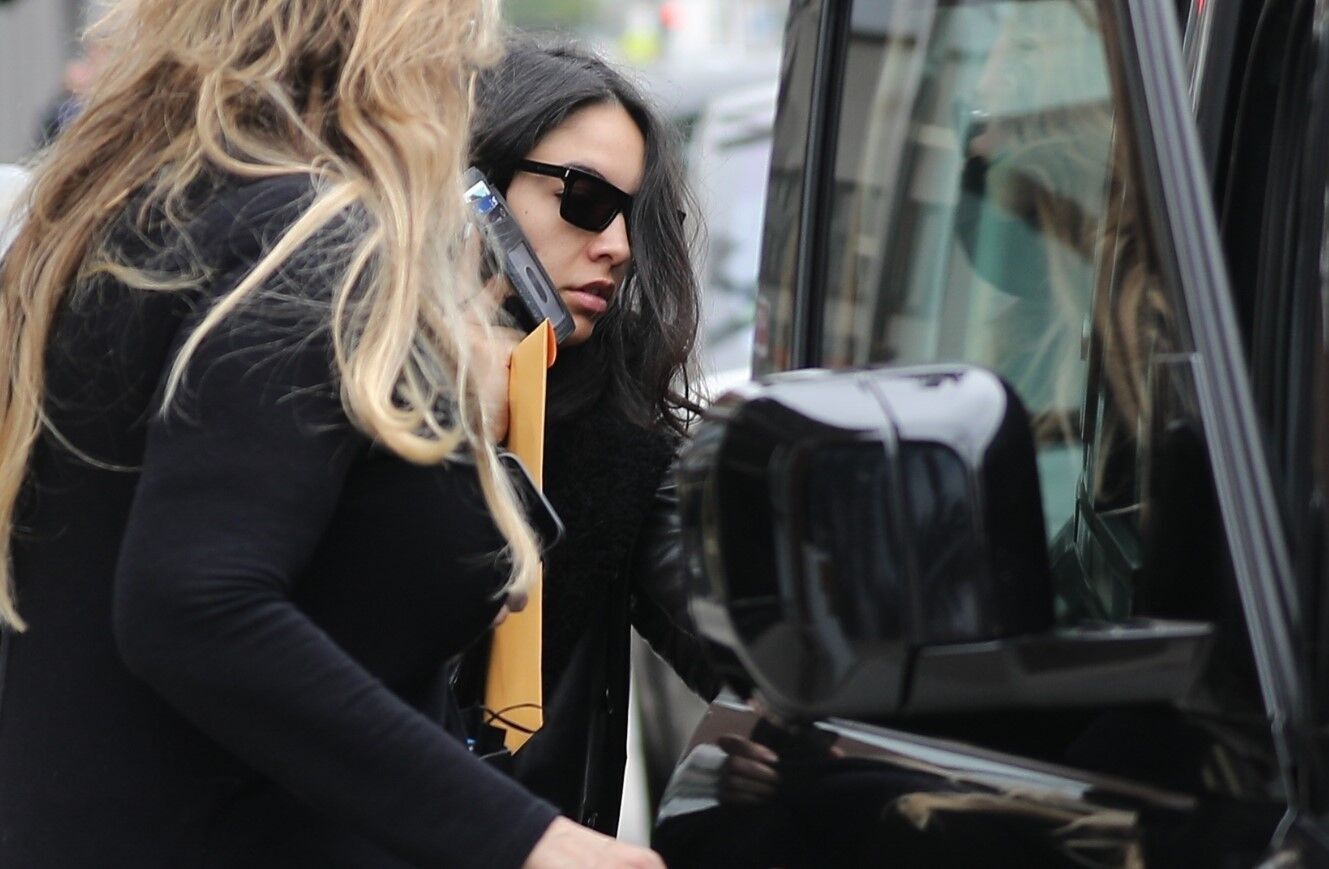 Нур Альфала - прямує до машини