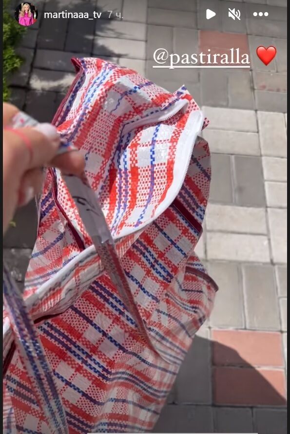 Модный приговор от Мартины Макеевой: ведущая выгуляла клетчатую сумку-''кравчучку''