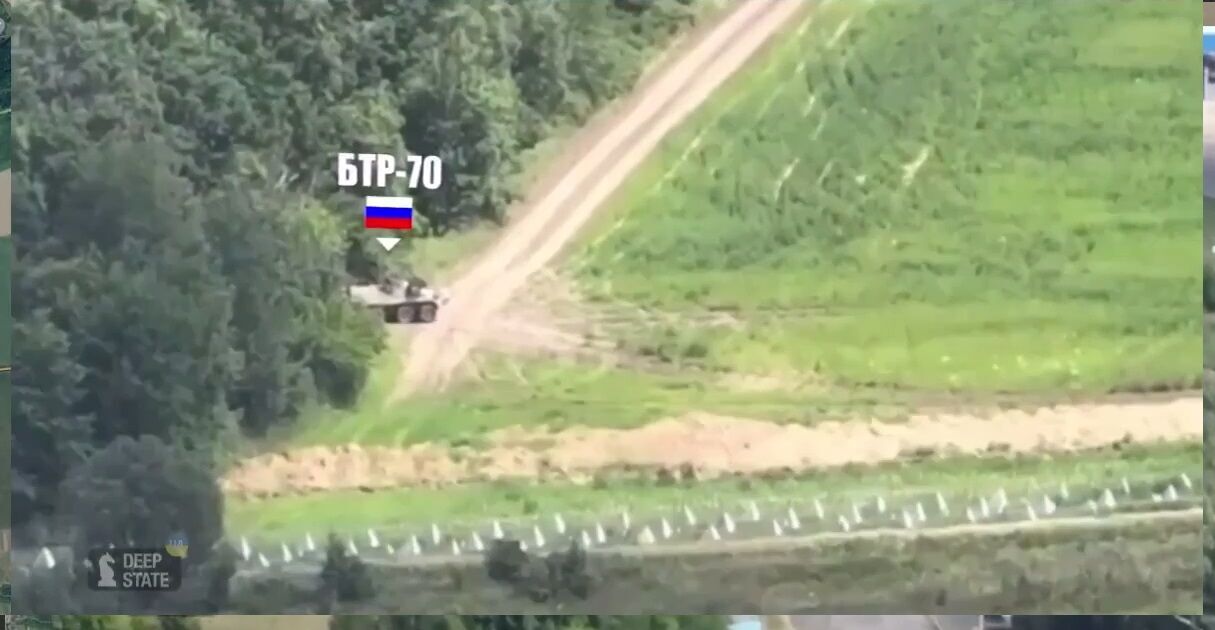 Украинские защитники уничтожили российский БТР на границе с россией