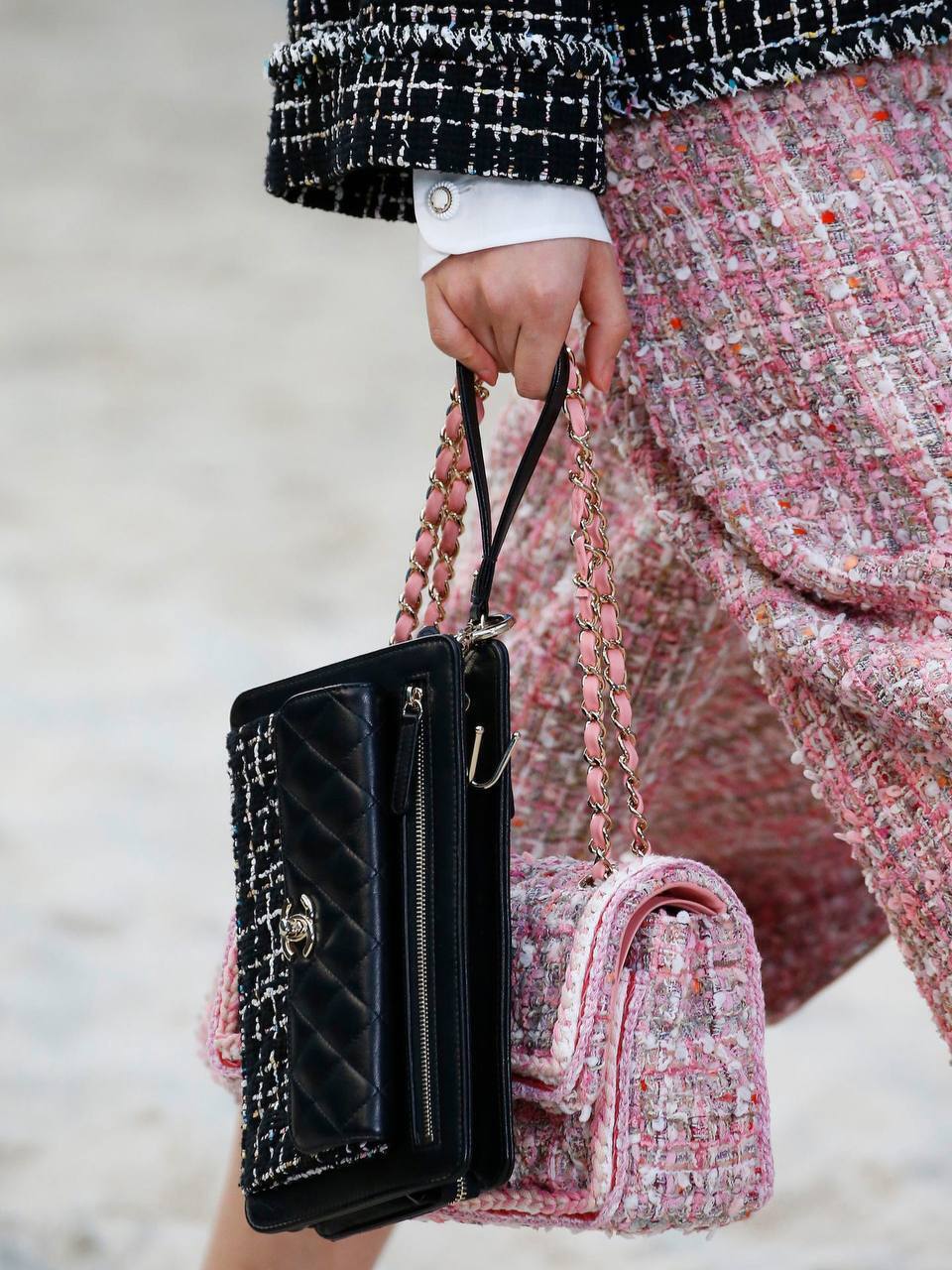 Дві сумки на одну модницю: новий тренд у світі моди