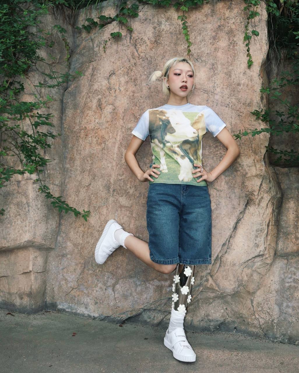 Китайский бренд изготовил первые протезы-украшения для фэшн-блогерки