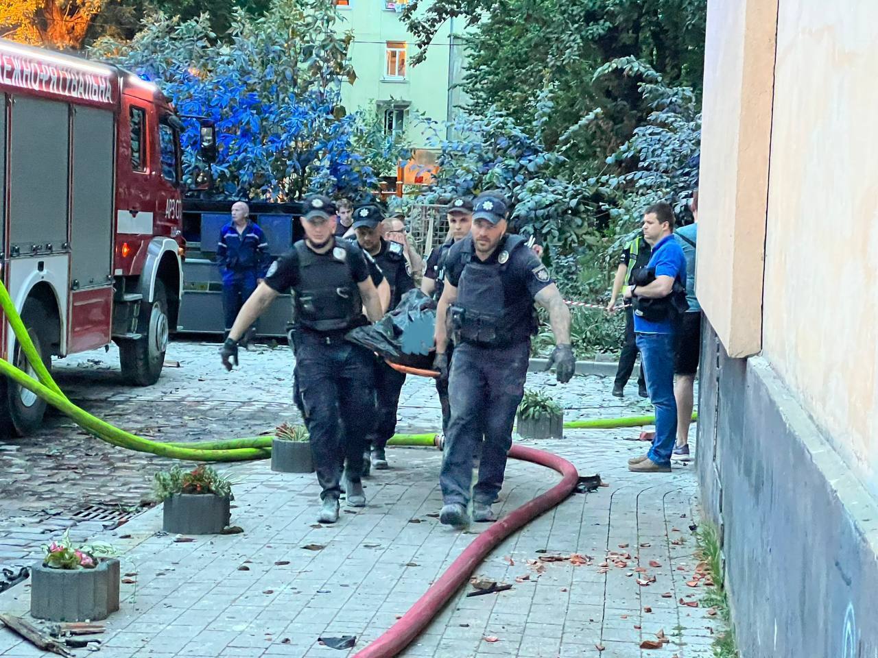 Обстріл Львова - робота рятувальників