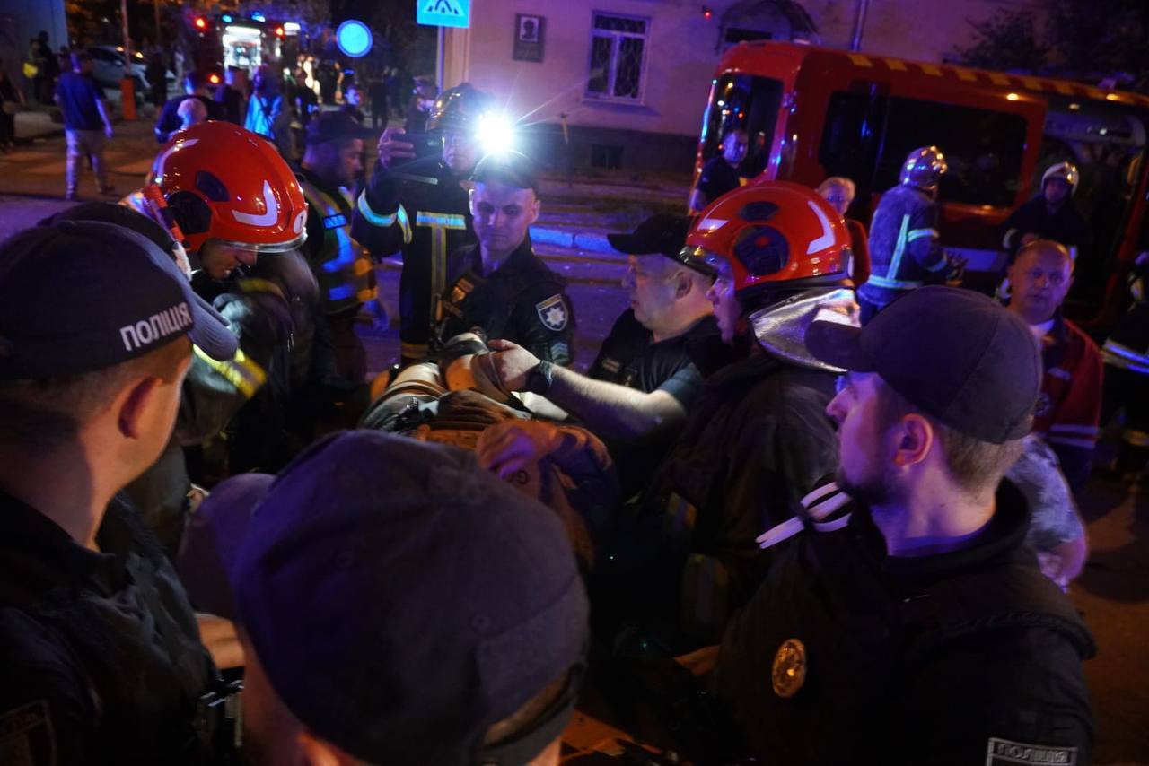 Обстріл Львова - порятунок людей