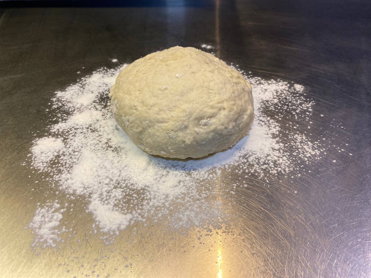 Як приготувати найсоковитішу піцу на тонкому тісті в домашніх умовах (покроковий рецепт з фото) 