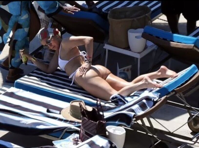 Дженіфер Лопес у купальнику українського бренду