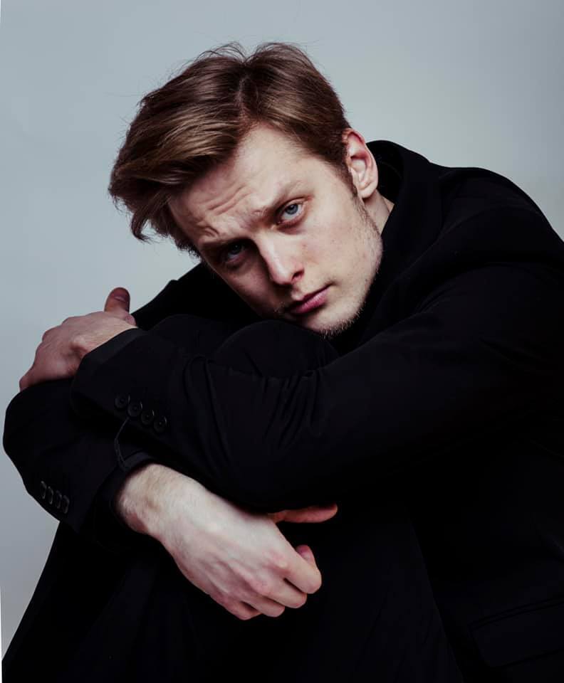 Актор Гліб Михайличенко