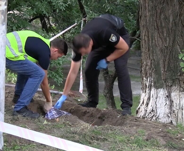 В Голосеевском районе Киева женщина из-за ревности убила соперницу и закопала ее во дворе