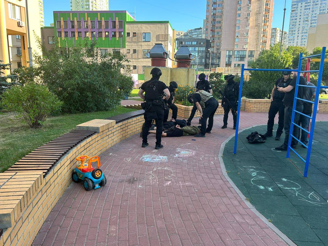 Поліцейські затримали двох нападників з бейсбольними битами