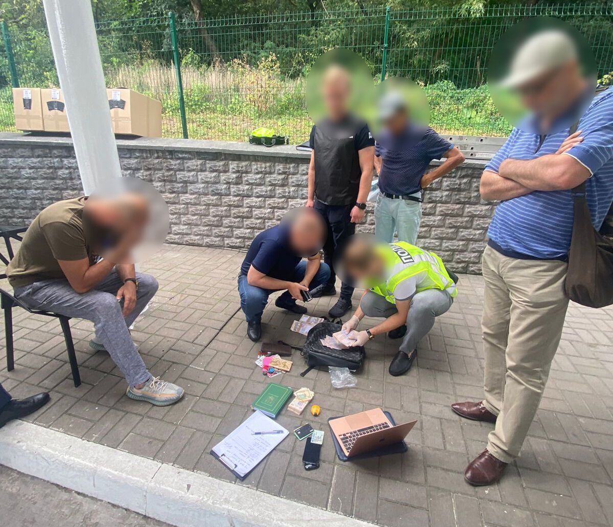 Працівники ''Водоканалу'' Києва відключили воду підприємцю, щоб той дав хабар в розмірі 500 тис. грн