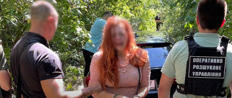 На КПП ''Лужанка'' громадянка Чехії намагалася вивезти українця у багажнику БМВ