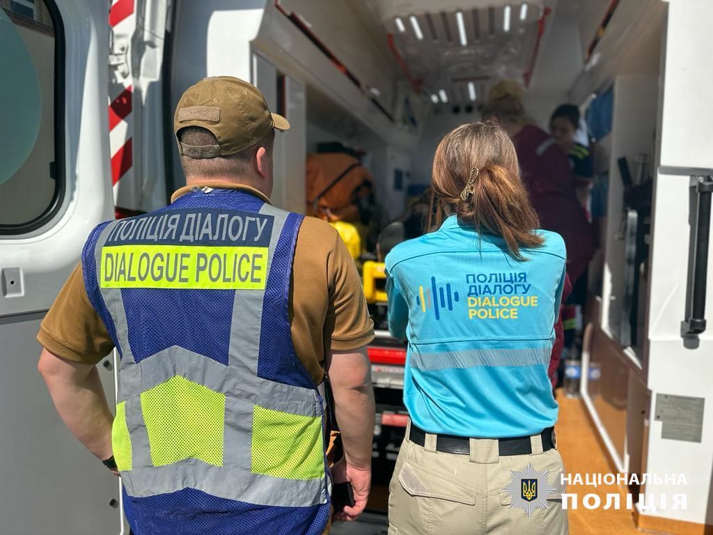 В Черноморске в Одесской области мужчина взял в заложники жену с ребенком, тещу отпустил.