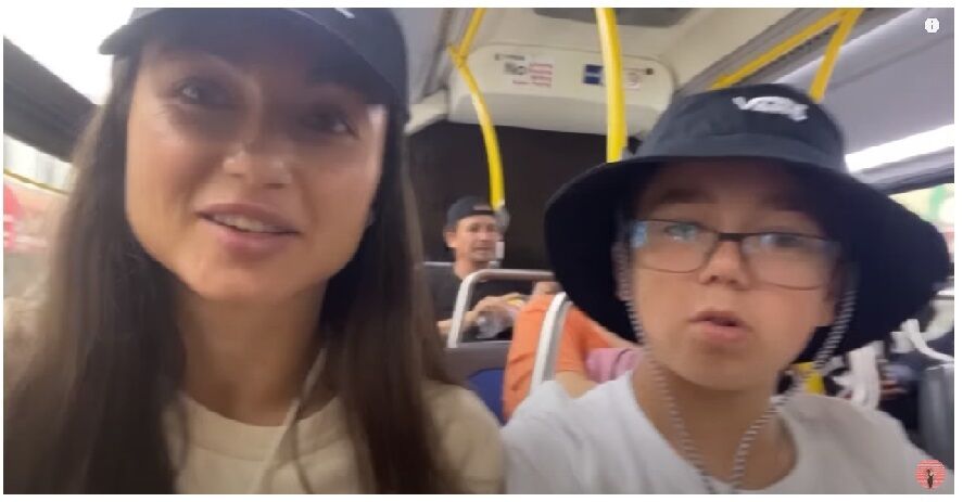 Син Олицької користується кнопковим телефоном