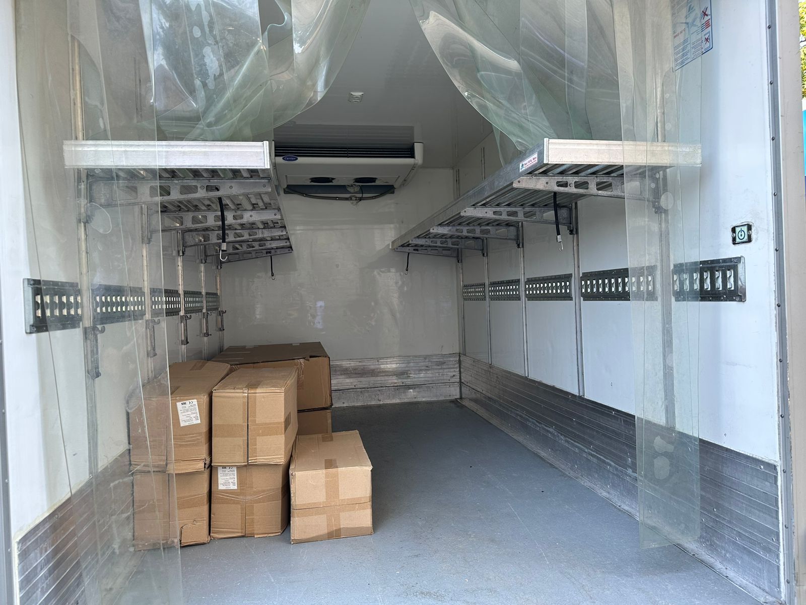 Едут на фронт: БФ ''Милосердие и здоровье'' передал на передовую автомобили для эвакуации бойцов (фото)