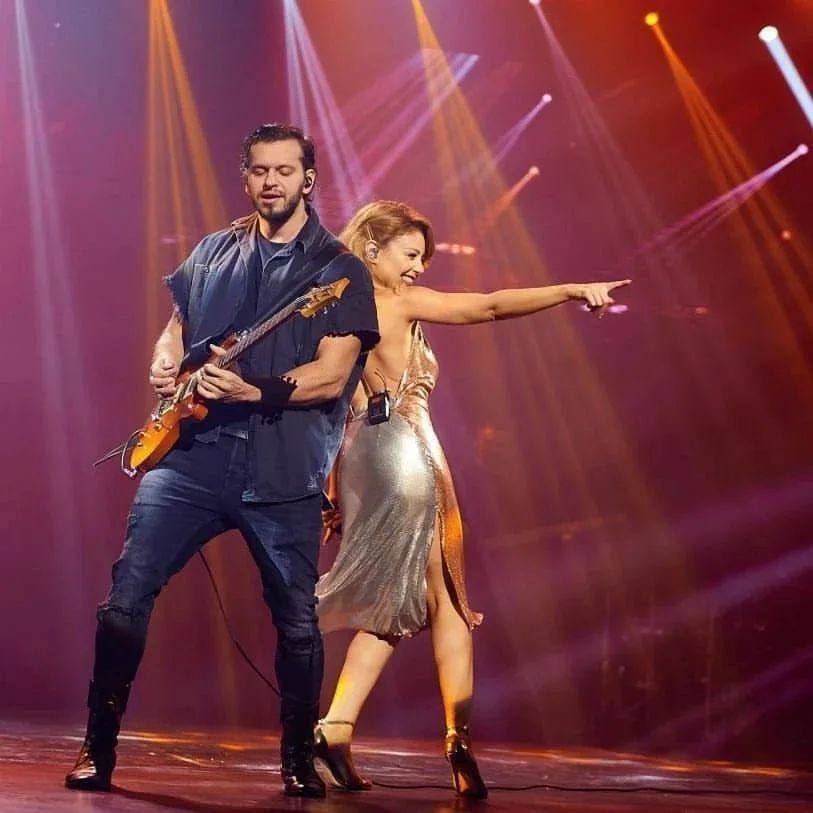 Тіна Кароль заінтригувала фліртом з гітаристом