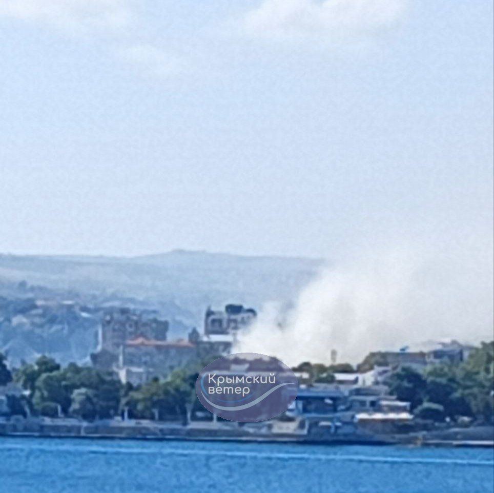 Жителі Джанкоя почули гучні вибухи у районі бухти Севастополя