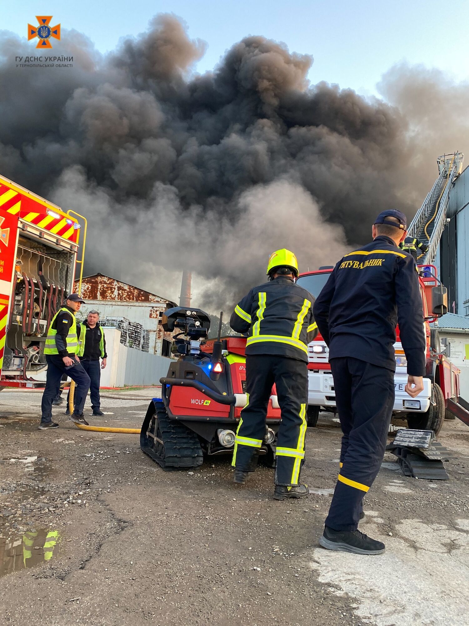 Пожар в Тернополе: в городе горел завод, предварительно речь идет о предприятии Penoboard