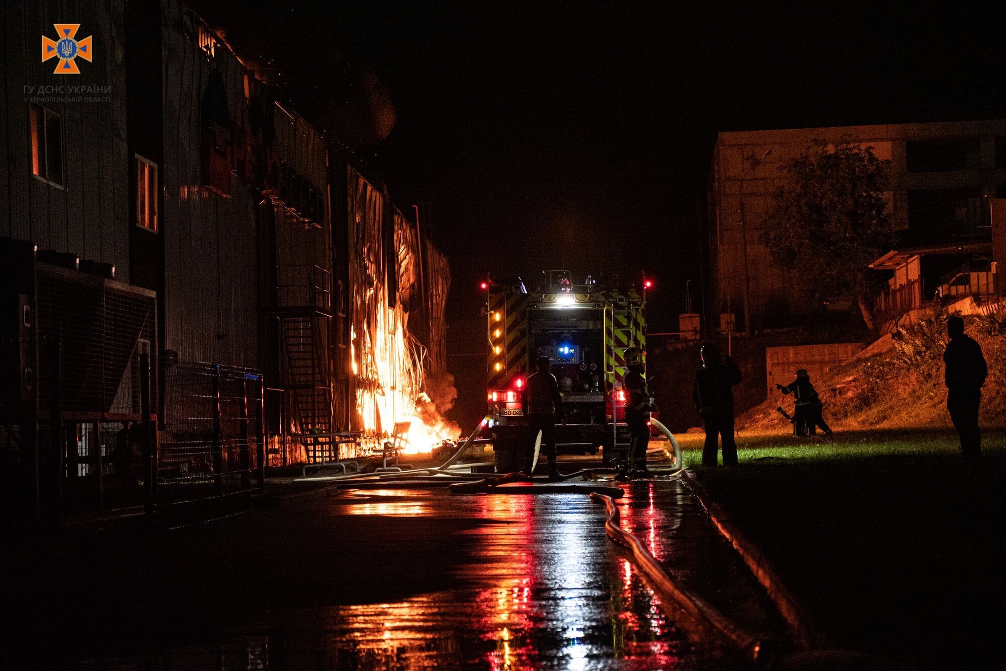 Пожежа у Тернополі: у місті горів завод, попередньо мова про підприємство Penoboard