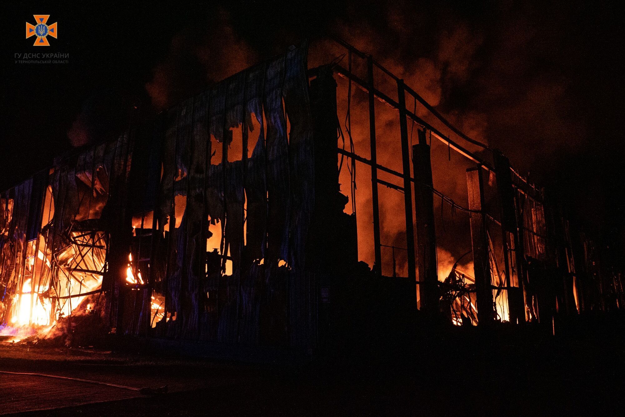 Пожежа у Тернополі: у місті горів завод, попередньо мова про підприємство Penoboard