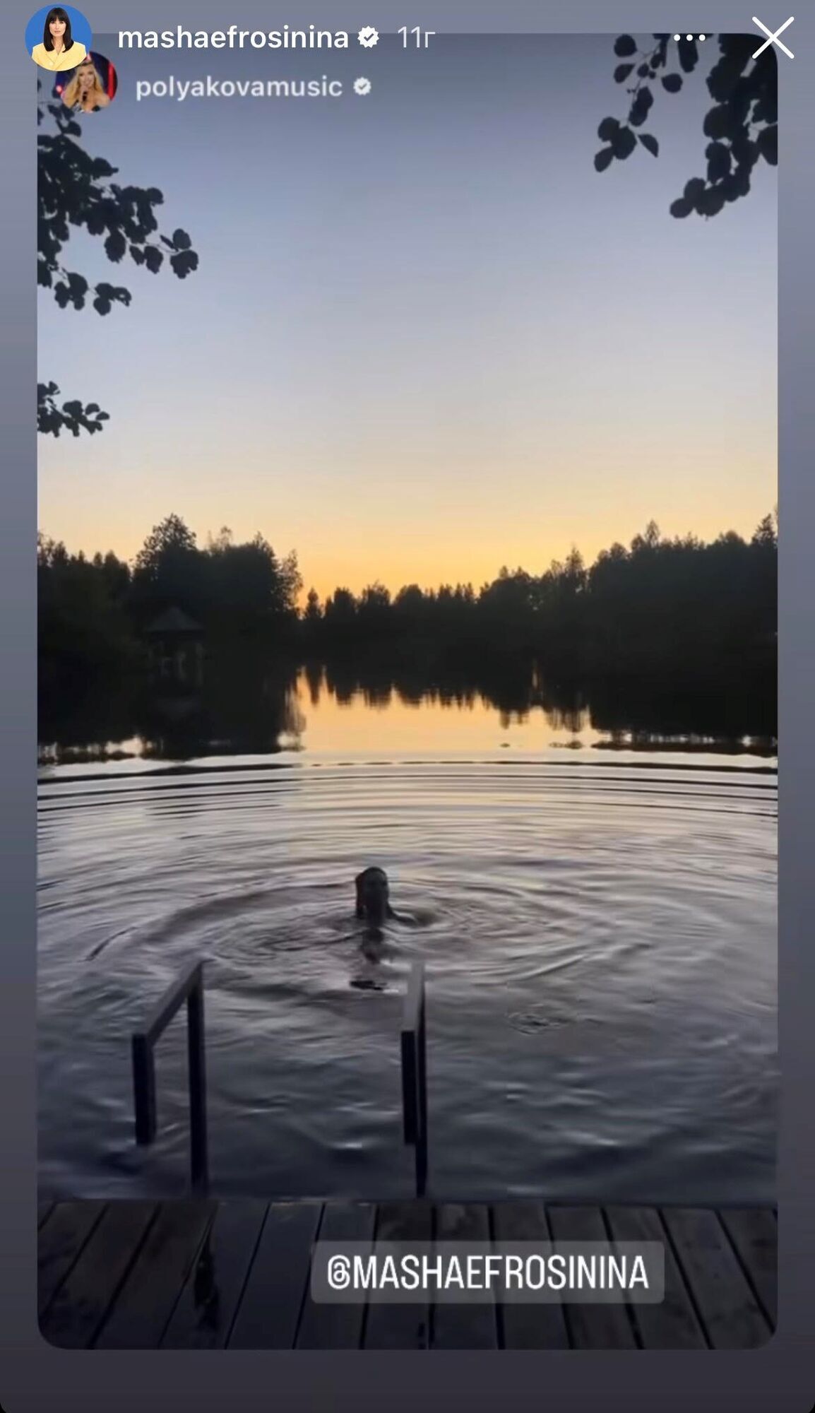 Маша Ефросинина плавает в открытом водоеме после посещения чана