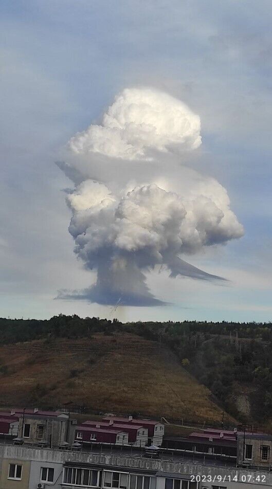 В Саратове в россии рядом с аэродром Энгельс взрывы и пожар