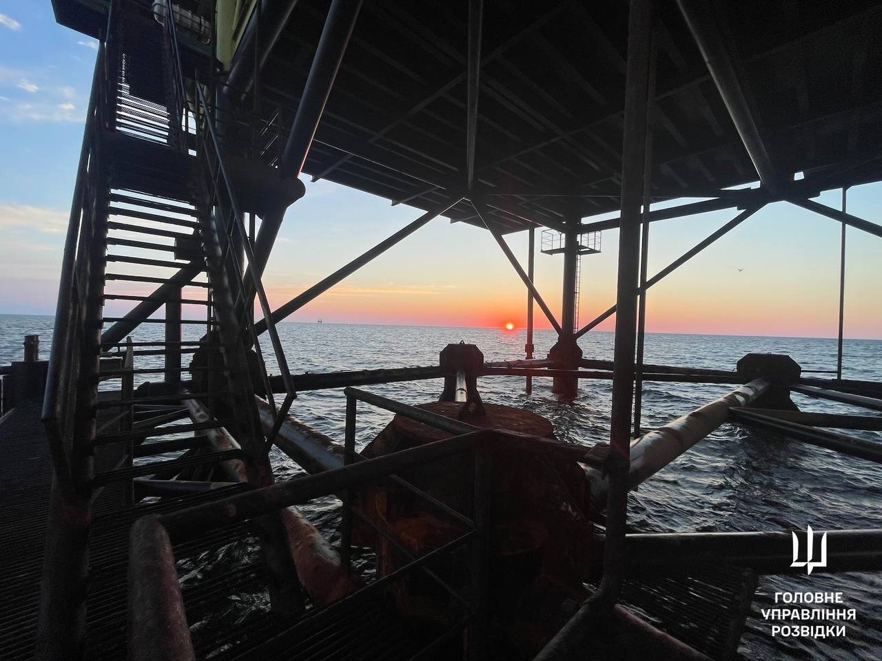 Документальні фото щодо спецоперації на газовидобувних платформах у Чорному морі
