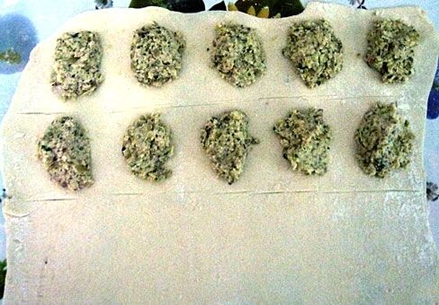 Форнети с курицей и грибами из готового слоеного теста