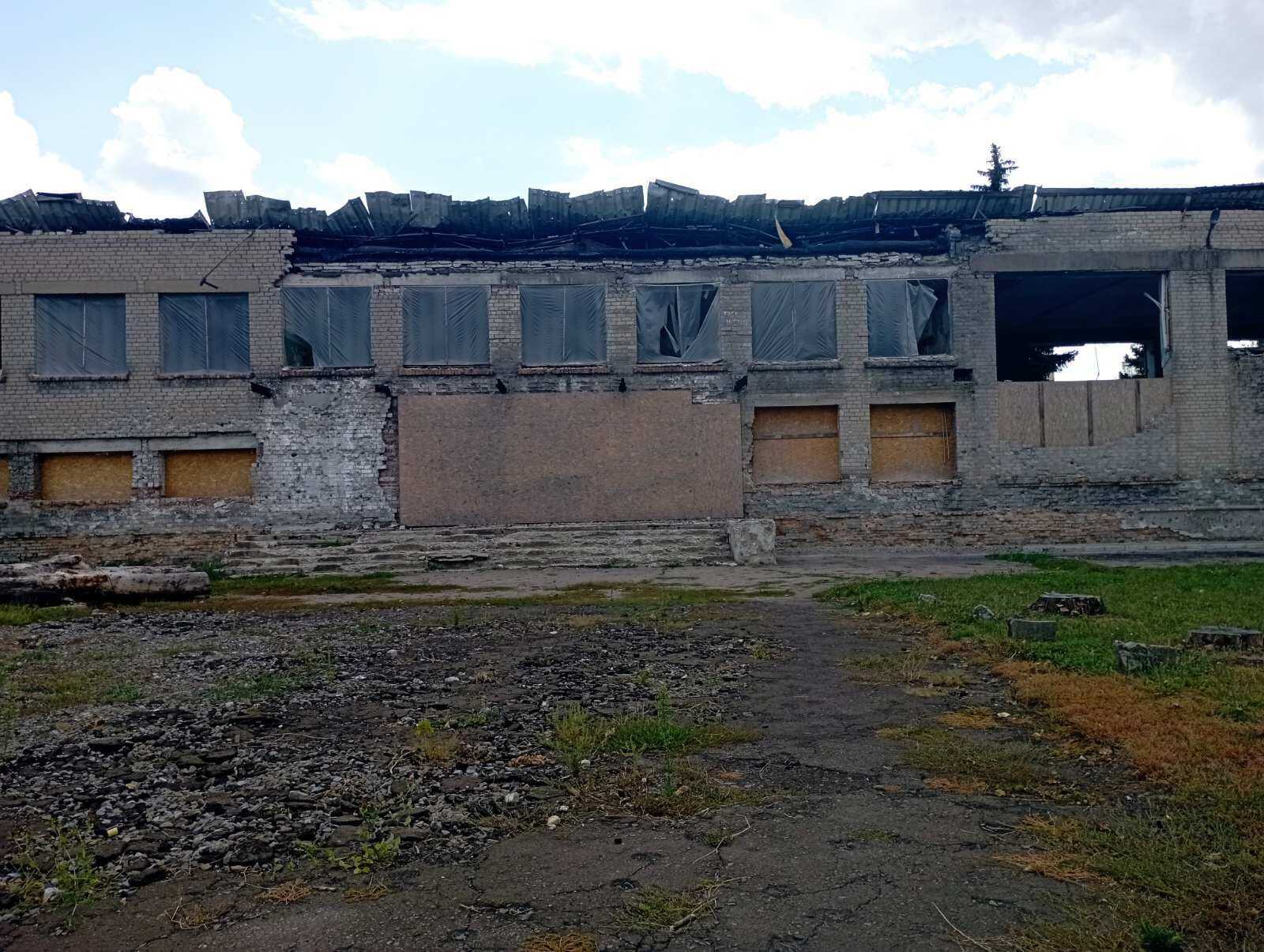 Ворог зруйнував ліцей у Мирнограді на Донеччині