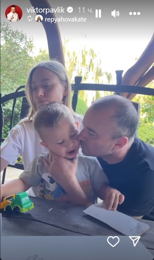 Виктора Павлик показал досуг с маленьким сыном и молодой женой