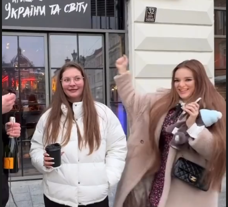 Блогерка Верба виграла пляшку шампанського за знання одного слова англійською мовою 