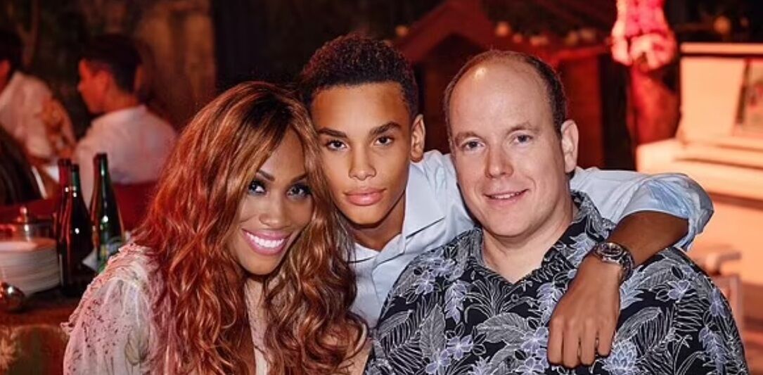 Палац оплачує страхування від викрадення та викупу за 20-річного Олександра (у центрі), сина Альберта з Косте (ліворуч).