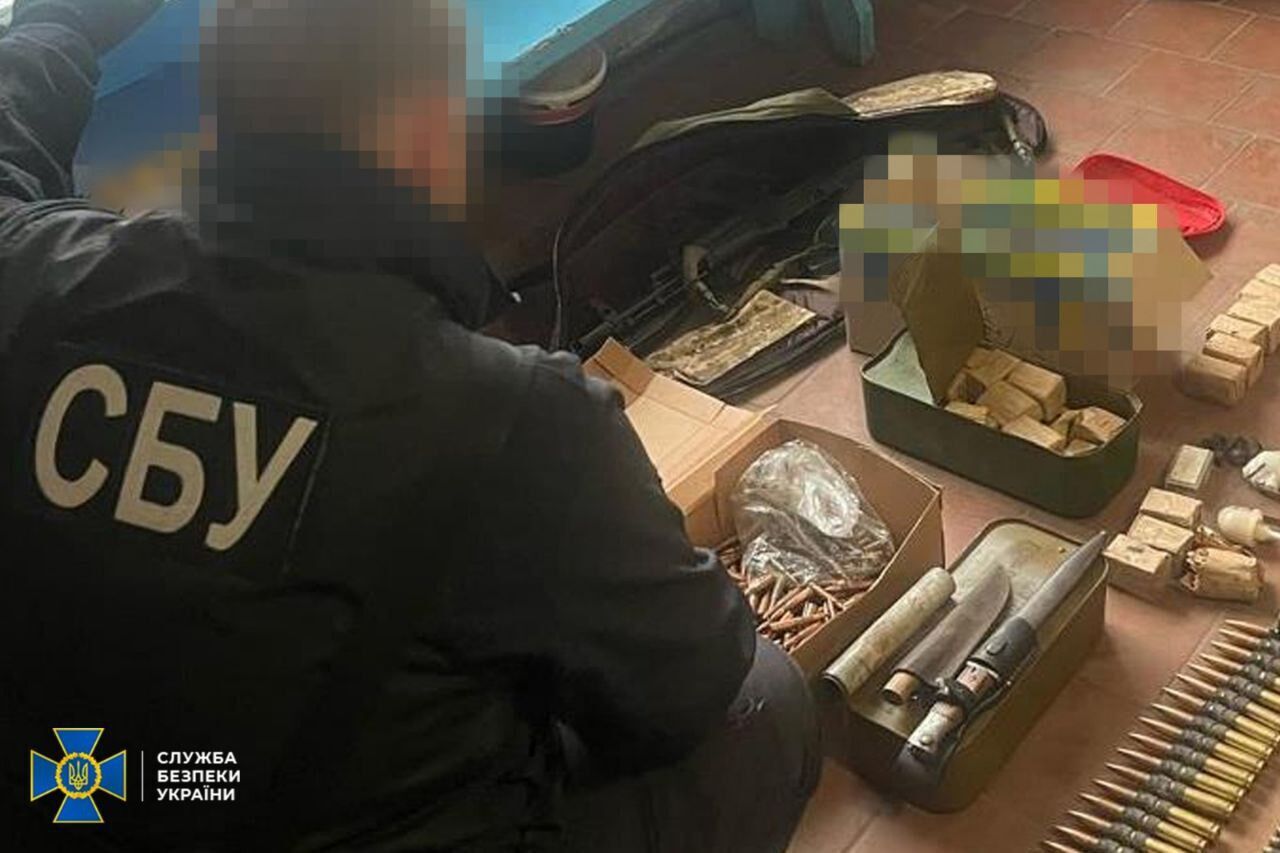 СБУ задержали дельцов, пытавшихся торговать трофейным оружием россиян