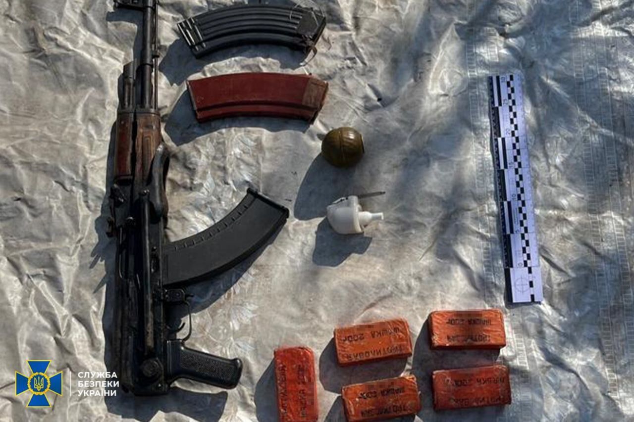 СБУ задержали дельцов, пытавшихся торговать трофейным оружием россиян