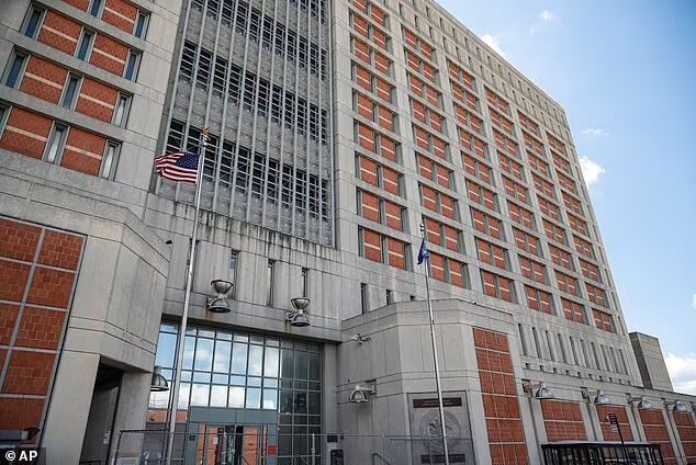 В'язниця без особливих прав: як Дідді проводить свої дні за ґратами