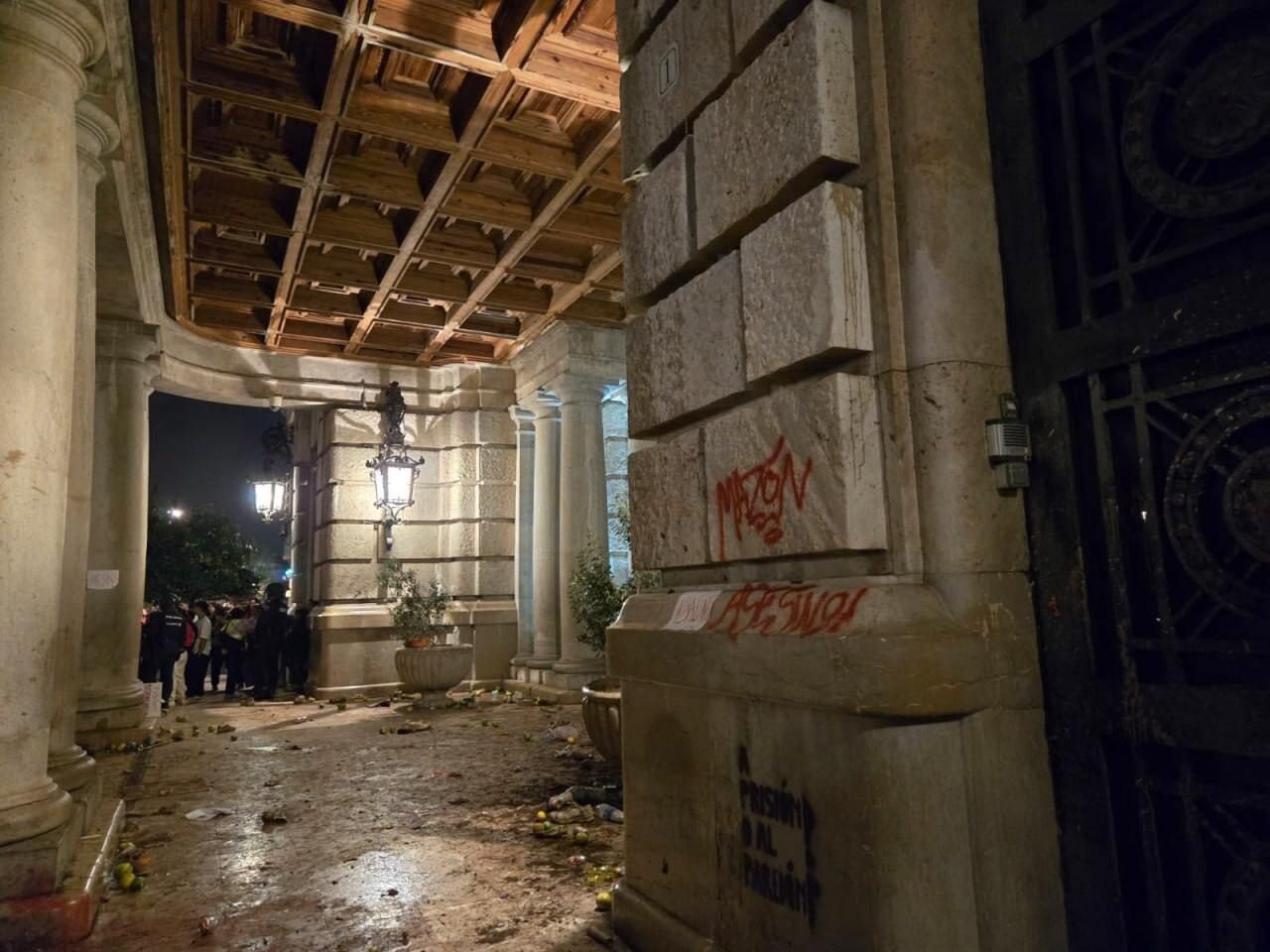 Массовый протест в Валенсии: демонстранты обвинили власть в безразличии к погибшим