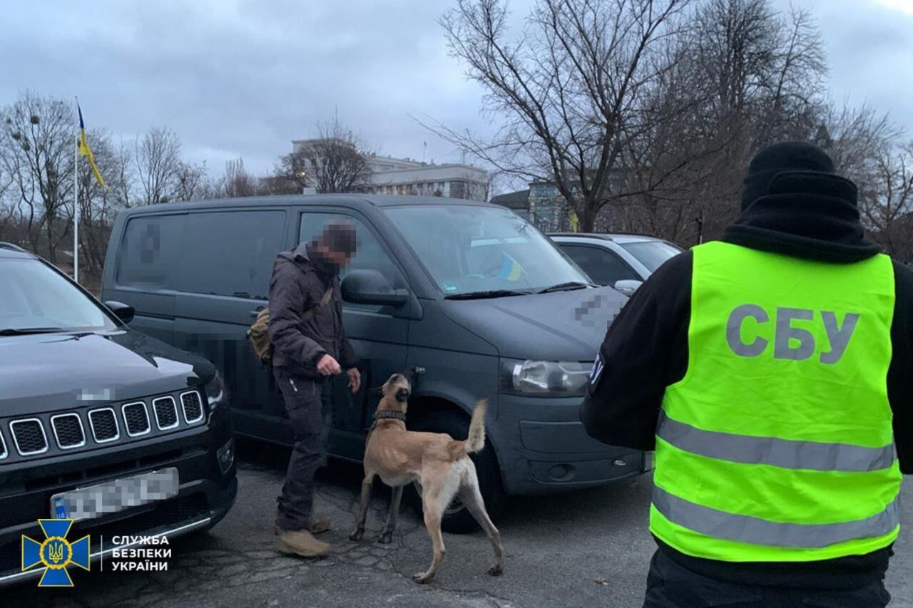 СБУ проводит меры безопасности в правительственном квартале Киева