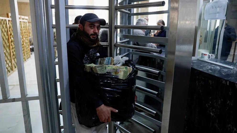 Инфляция в Сирии: среднего дохода хватает на 20 литров бензина или 10 буханок хлеба