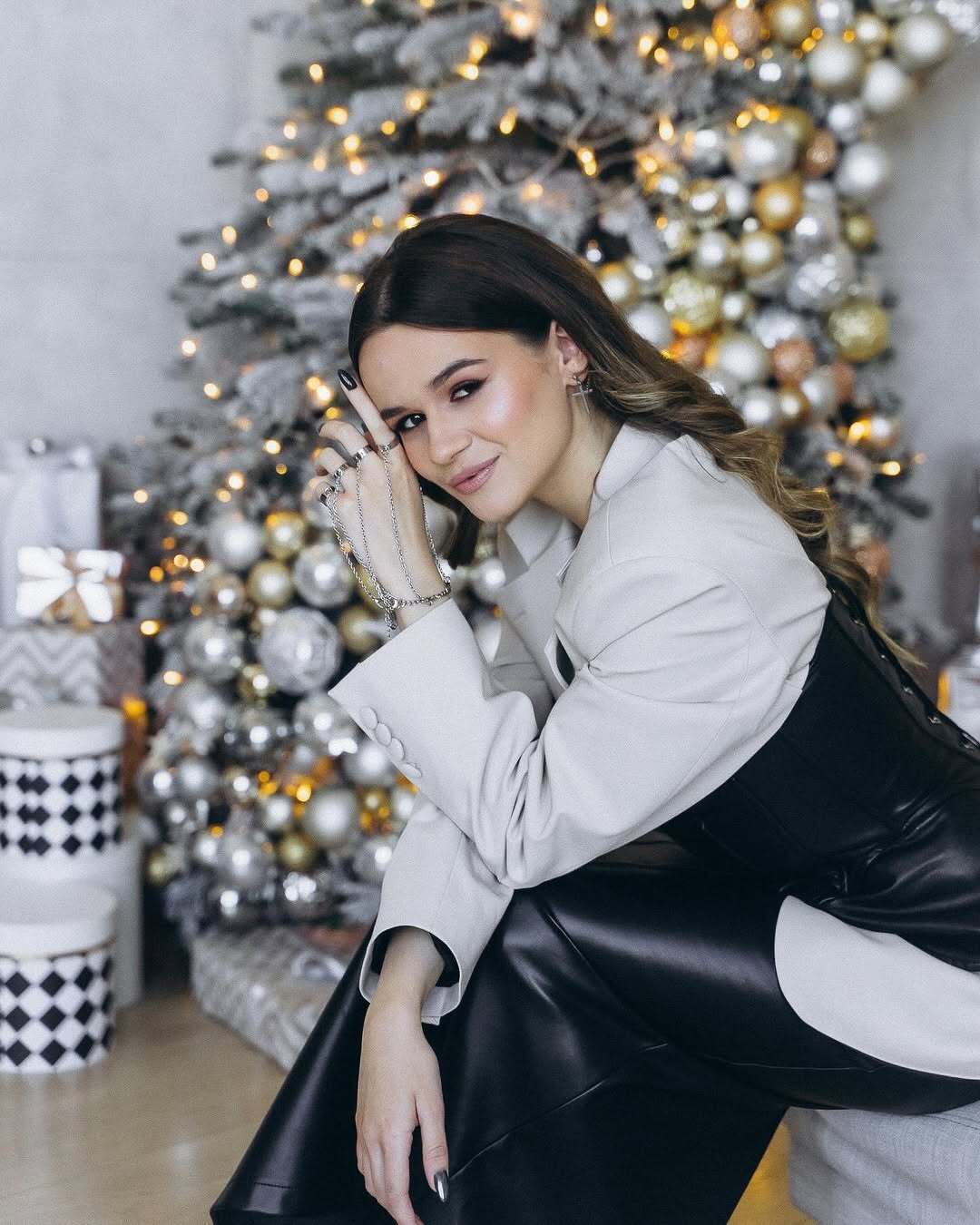 Співачка SOWA