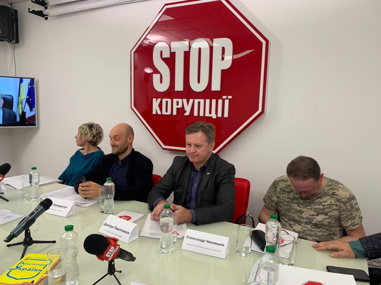 Круглый стол в Киеве: журналисты против судей - кто кого давит?