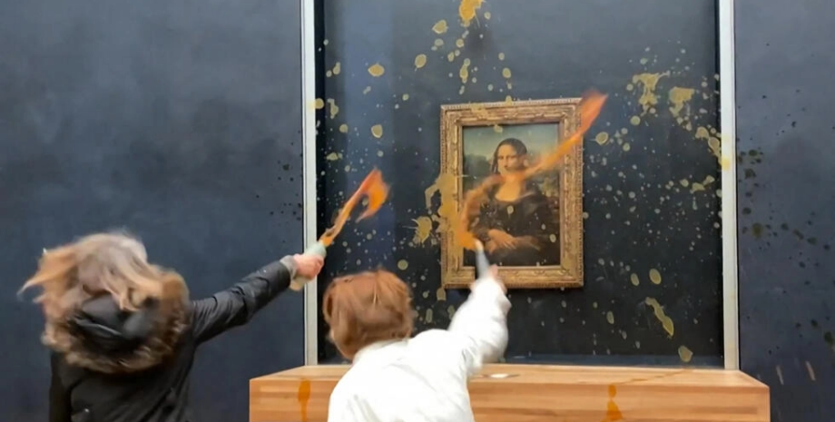 В конце января две другие активистки этого же движения облили супом картину ''Мона Лиза'' в Лувре.