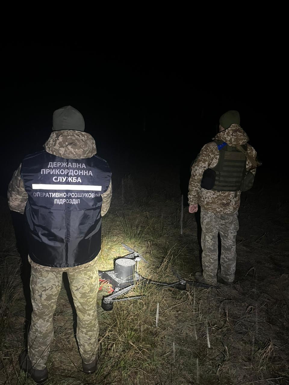 Пограничники и СБУ сбили квадрокоптер с наркотиками на Волыни