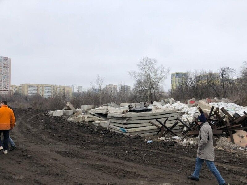 Скандал в Киеве: земельный участок ''Киевавтодора'' в Соломенском районе превратили в свалку (фото)