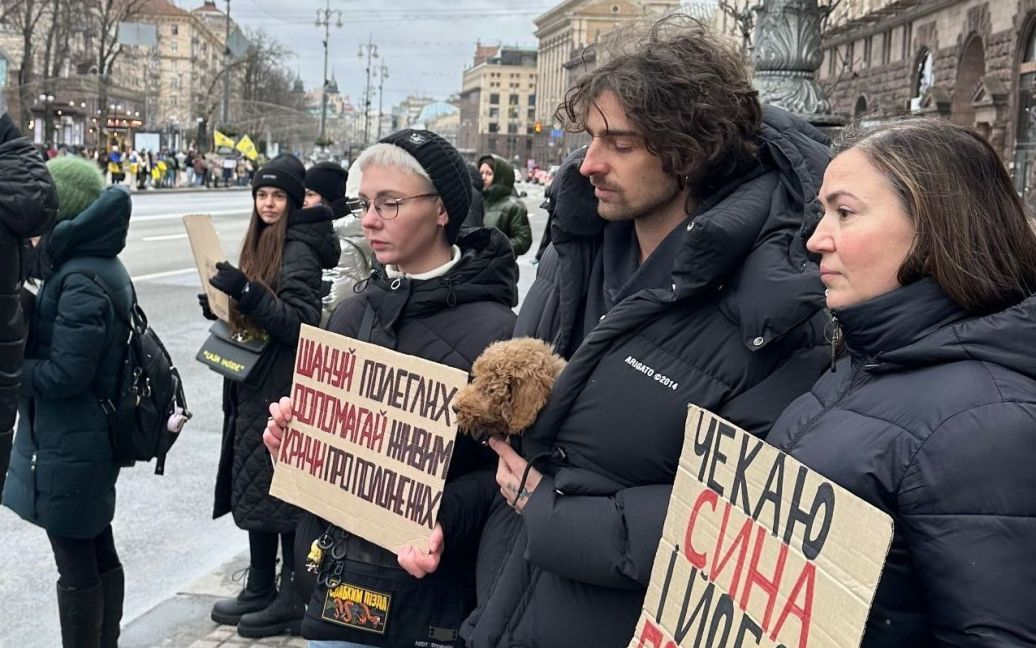 Владимир Дантес приобщился к семьям военнопленных на столичном митинге