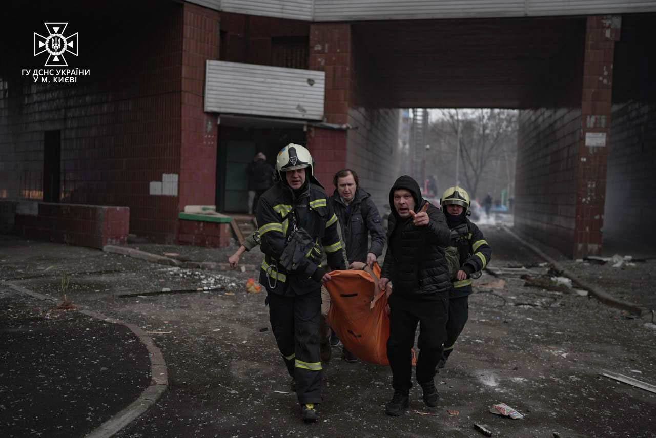 Атака на Київ: троє людей загинули, частина залишається під завалами (фото)