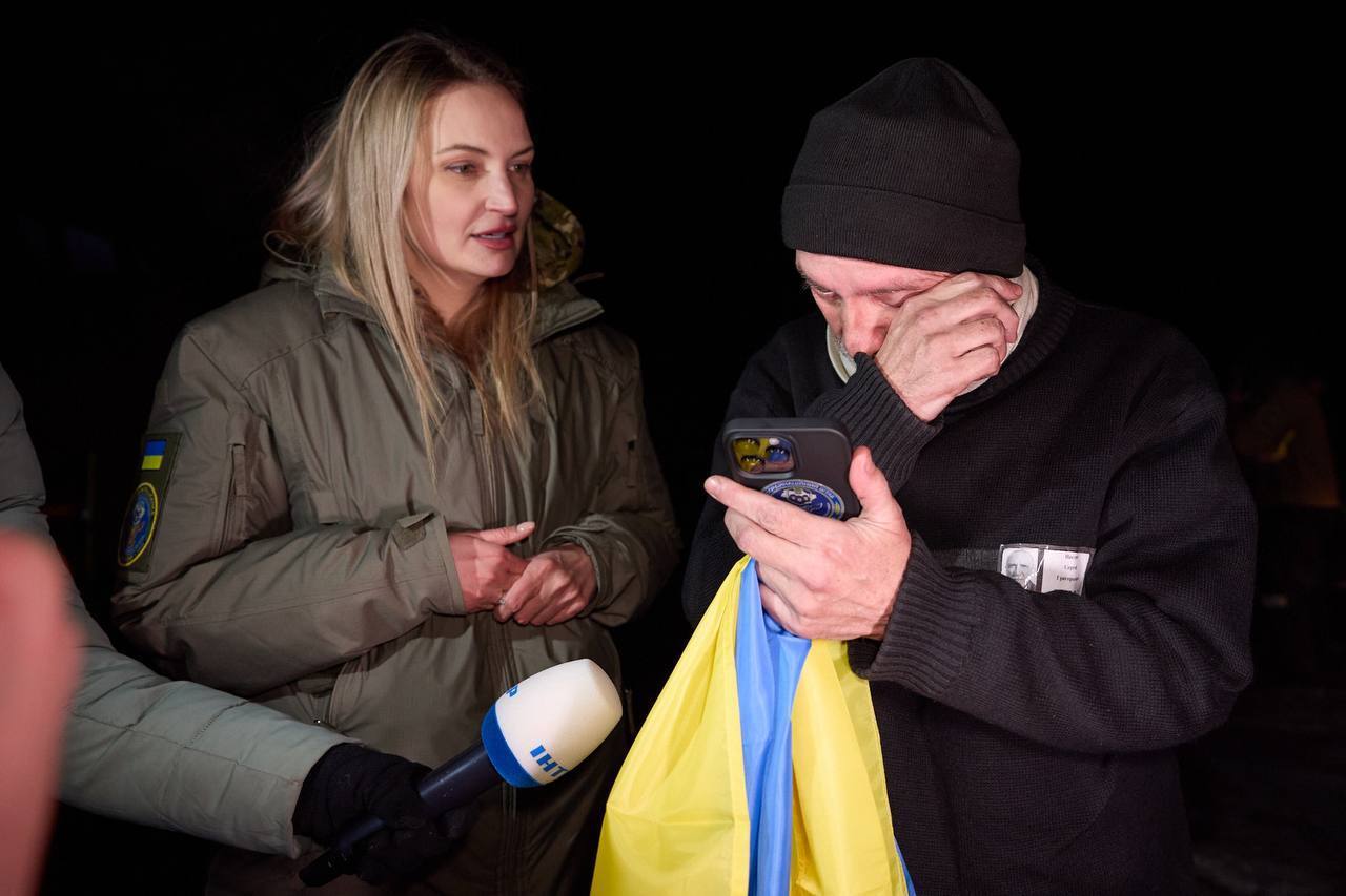 ''Еще 100 украинцев дома'': из плена вернули сотню военных пленных