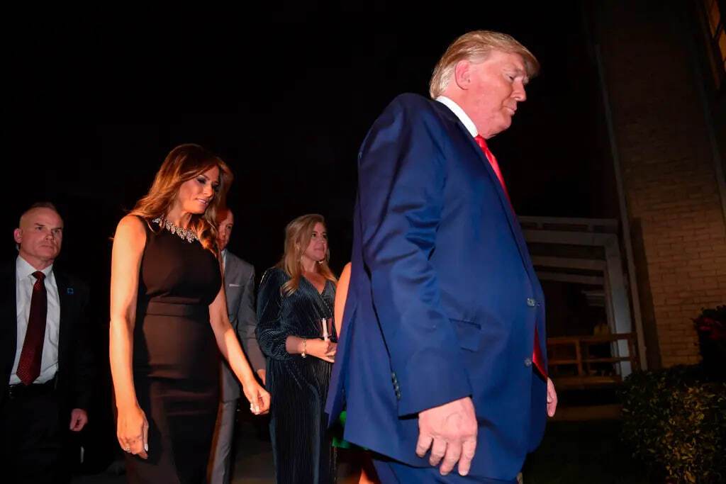 Дональд Трамп йде перед дружиною