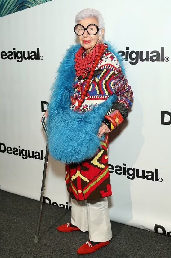 Ікона моди Айріс Апфель померла у віці 102 років у Флориді